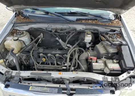 2010 Ford Escape Xls z USA, uszkodzony, nr VIN 1FMCU0C77AKC97179